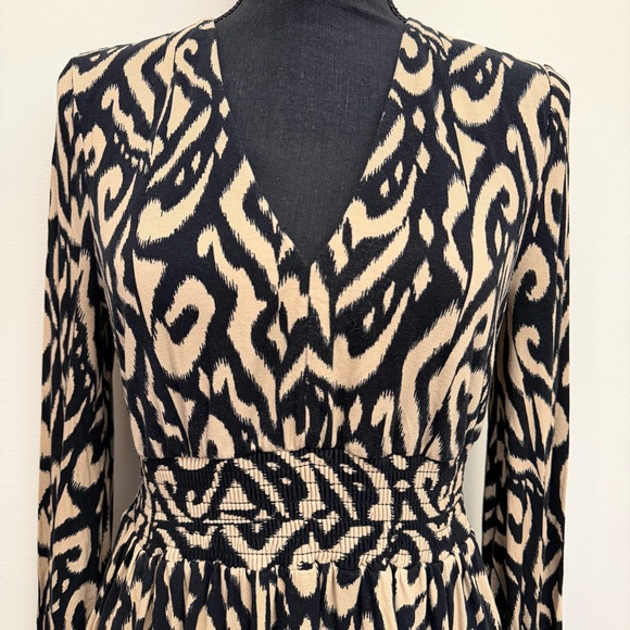 Boden Jersey Midi Dress Women 6 Black Ikat V‑Neck Long Sleeve Smocked Waist Cuff - Picture 5 of 12